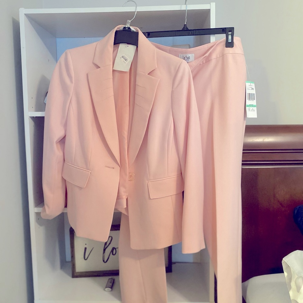 Pink Two piece by Le suit. Size 8